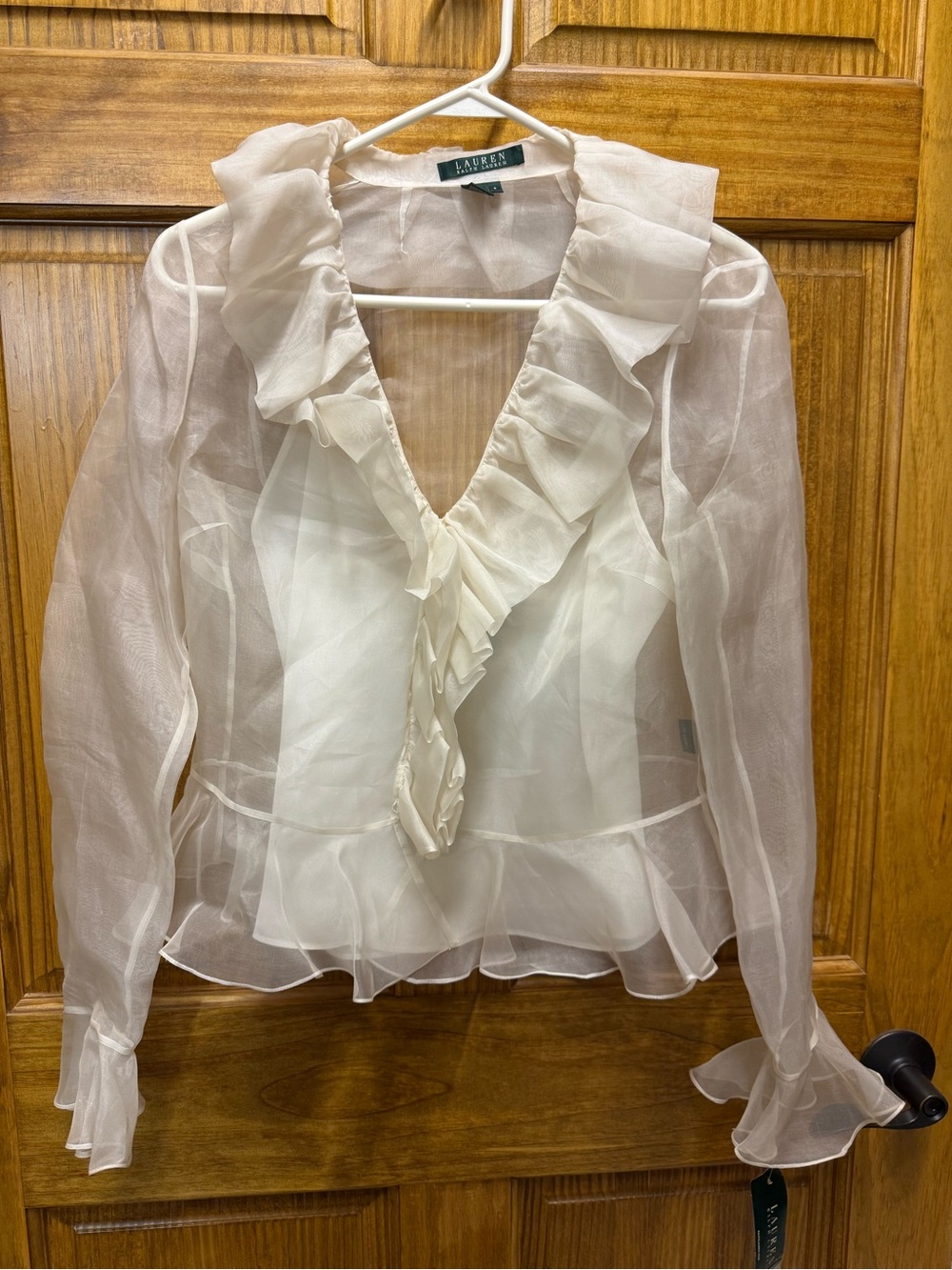 NWT Lauren Ralph Lauren 100% silk ruffle blouse in women’s size 6